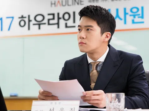 Chán vẻ dễ thương, tài tử Ha Seok Jin làm vị sếp khó tính trong “Văn phòng lấp lánh`